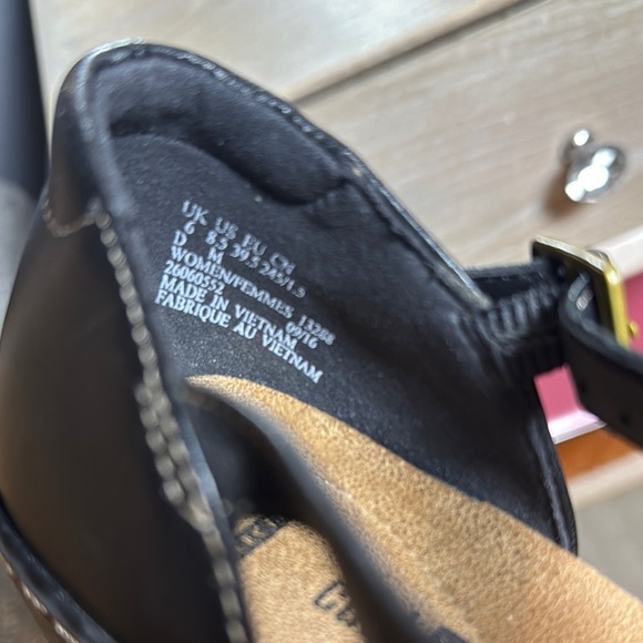 Clarks Black Leather Sandals with Ankle Strap‎ - Picture 7 of 7